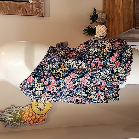 Torrid - Stretch Challis Lace-Up Back Corset Top in Floral Black​​​​​​​ - Picture 4 of 15